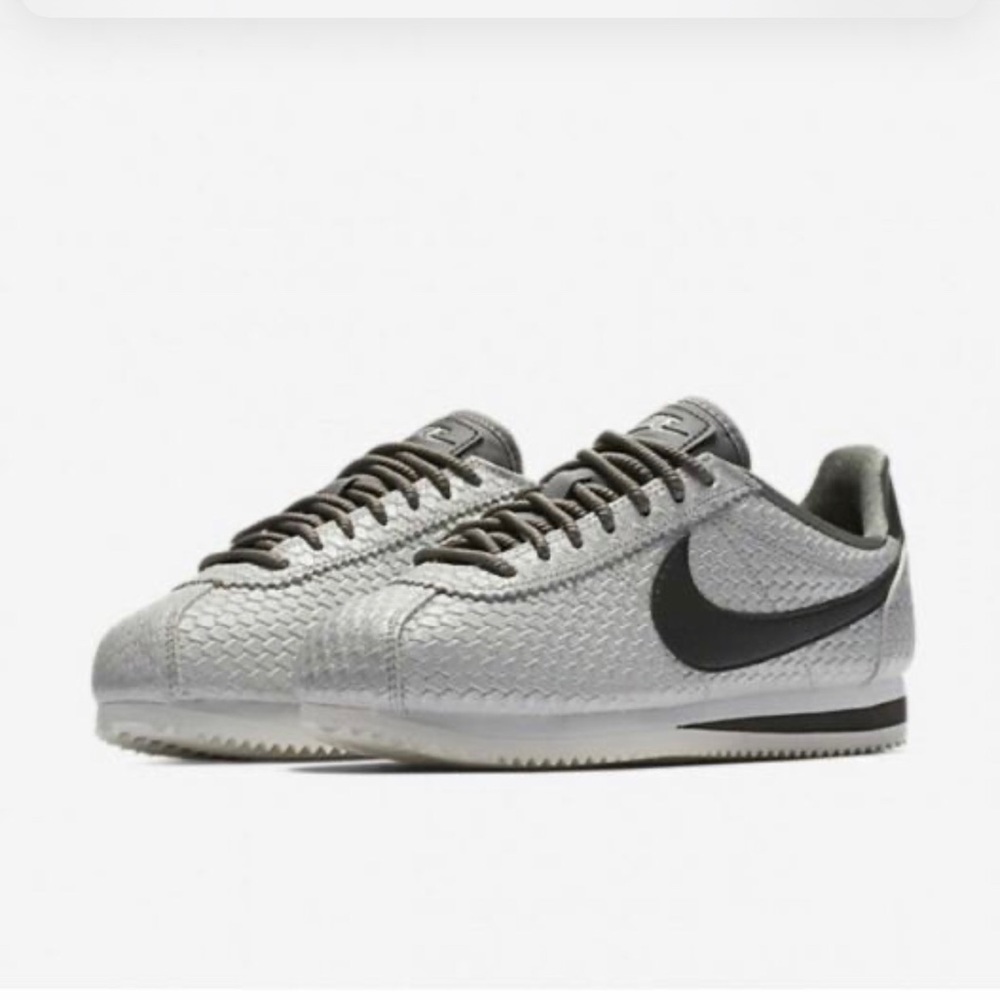 **SOLD** Womens Nike Classic Cortez SE / Pewter